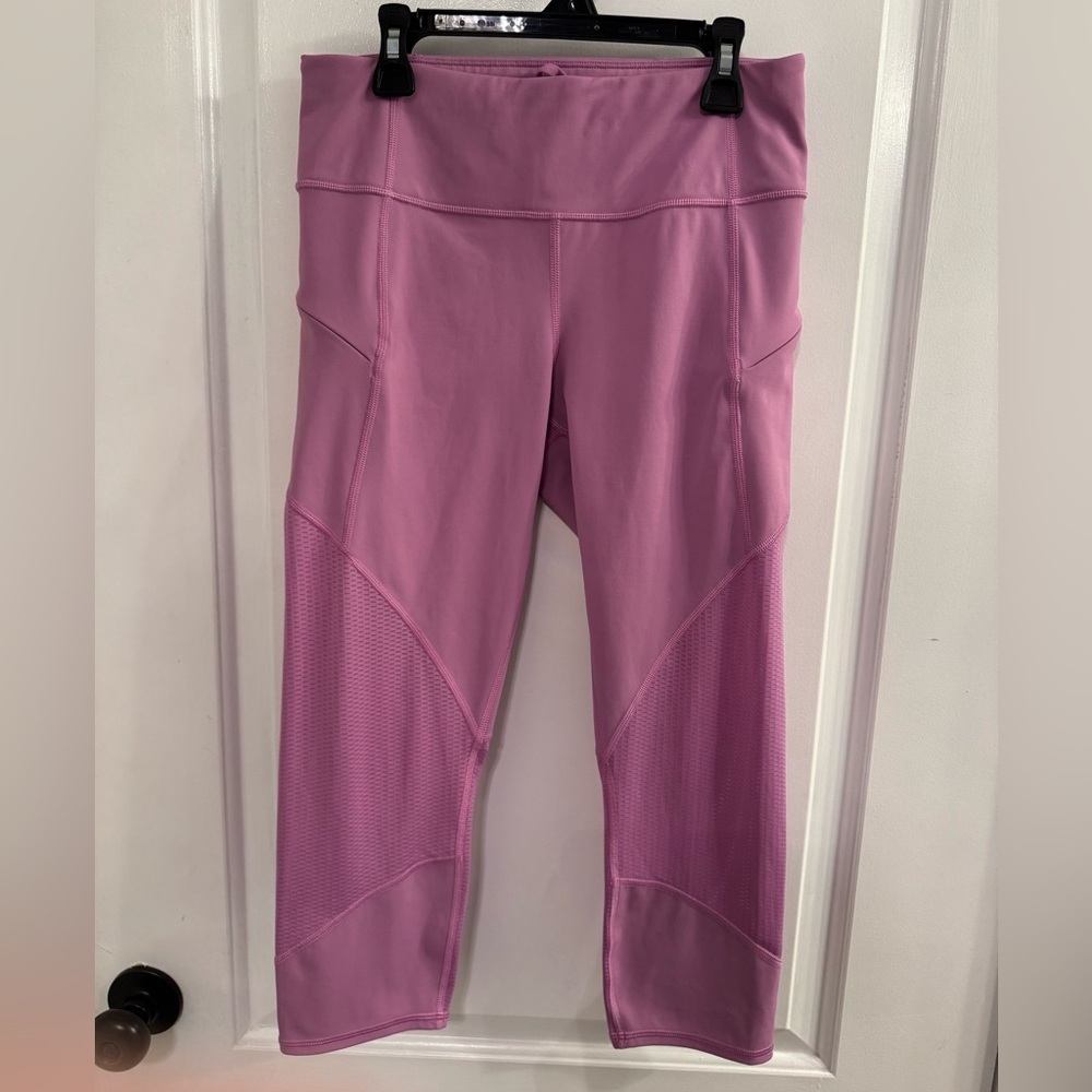 Athleta Mesh Contender Capri Cropped Legging Voilet Blush